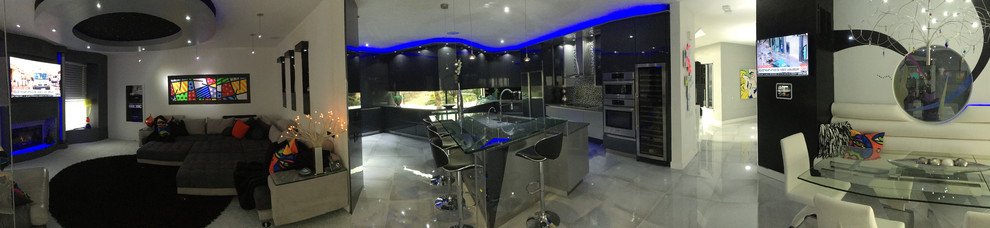 Inspiration for a large modern u-shaped porcelain tile eat-in kitchen remodel with an undermount sink, flat-panel cabinets, gray cabinets, quartz countertops, metallic backsplash, glass sheet backsplash, stainless steel appliances and an island