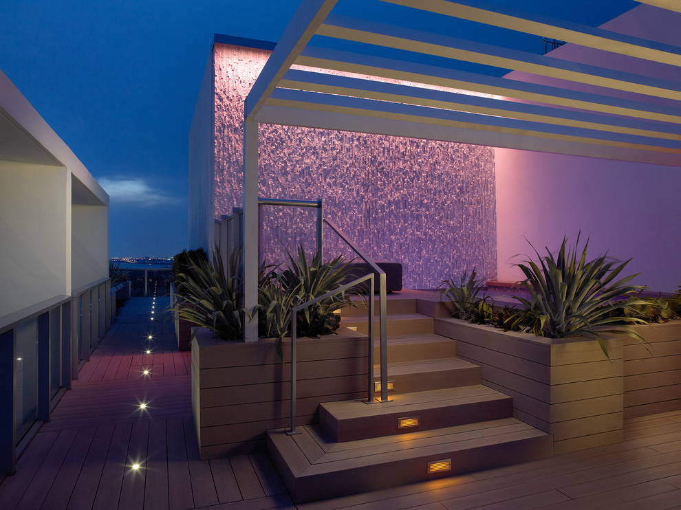 This is an example of a modern deck in Miami.