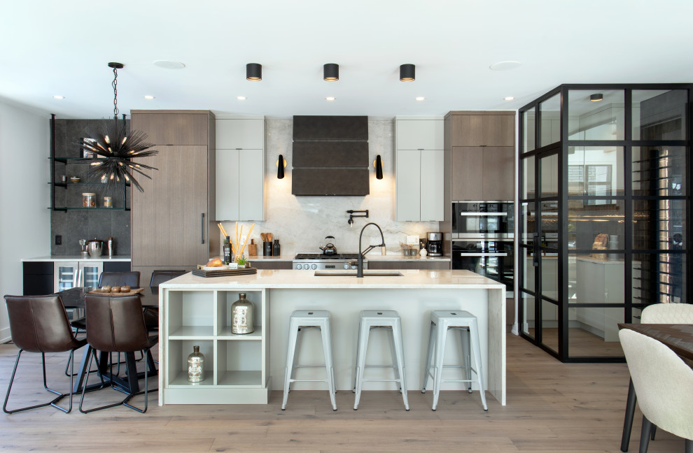 Transitional kitchen photo in Ottawa