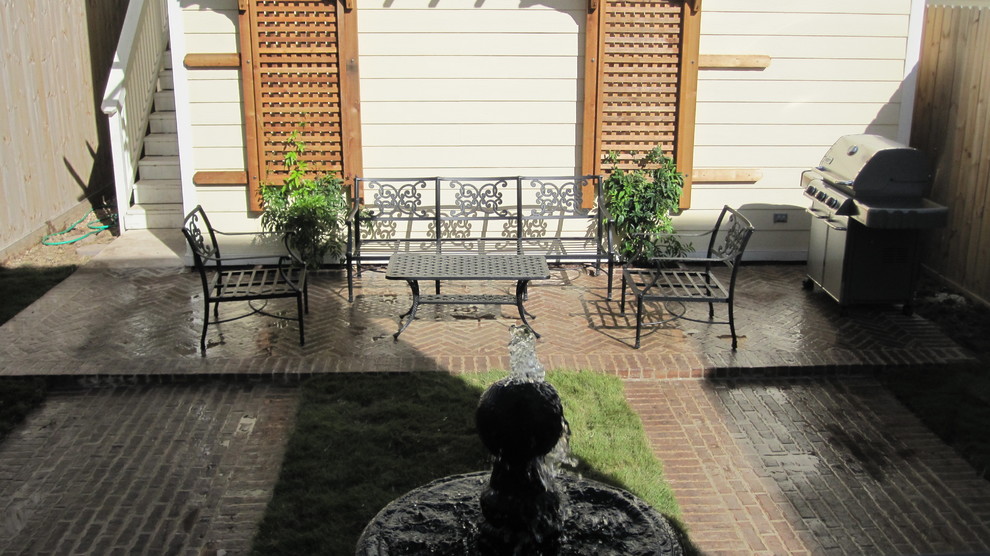 Inspiration for a timeless patio remodel in Houston