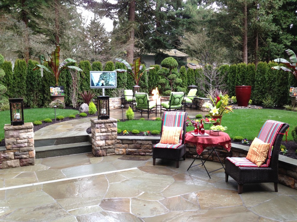 Photo of a traditional patio in Portland.