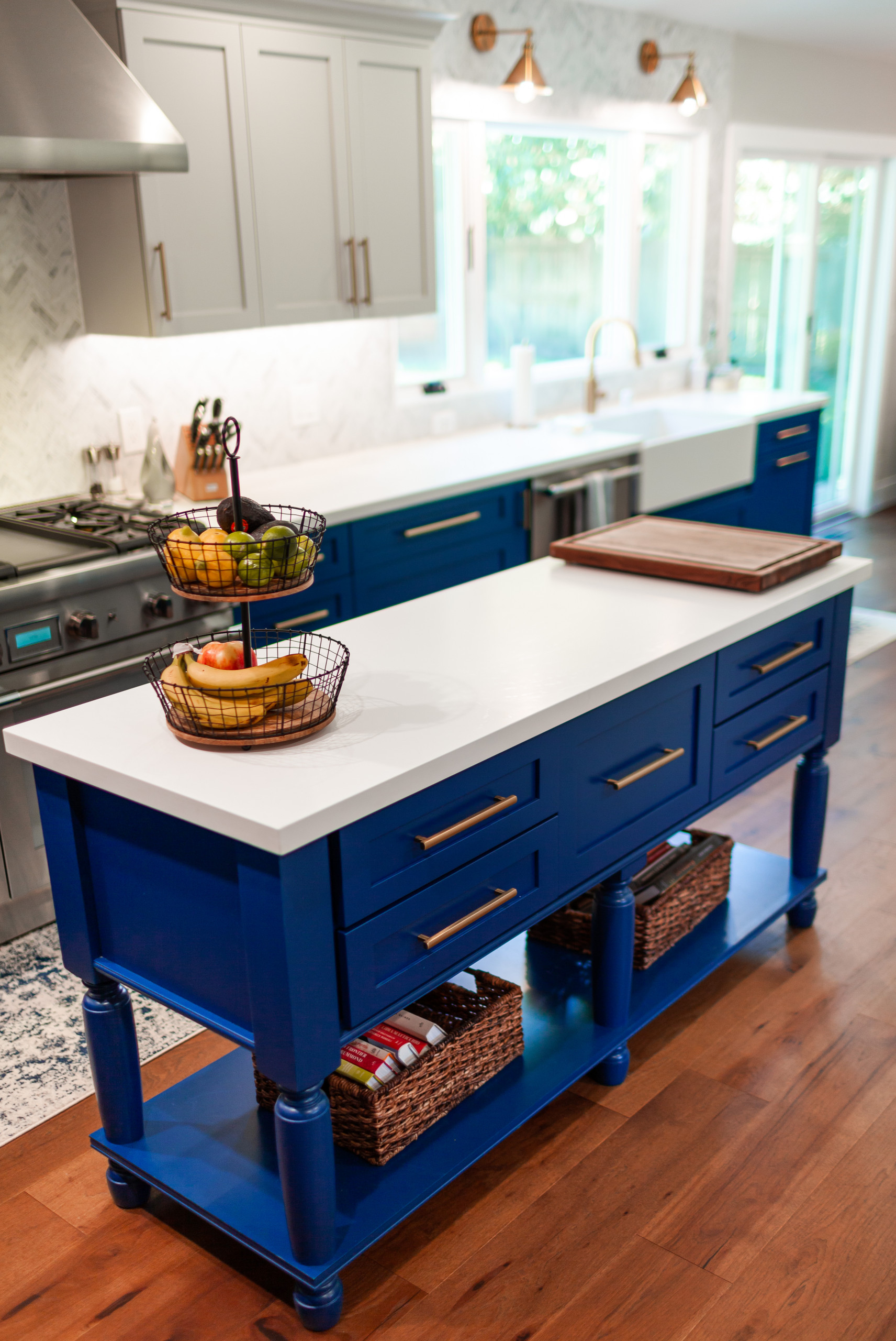 Stunning Kitchen w Blue Island