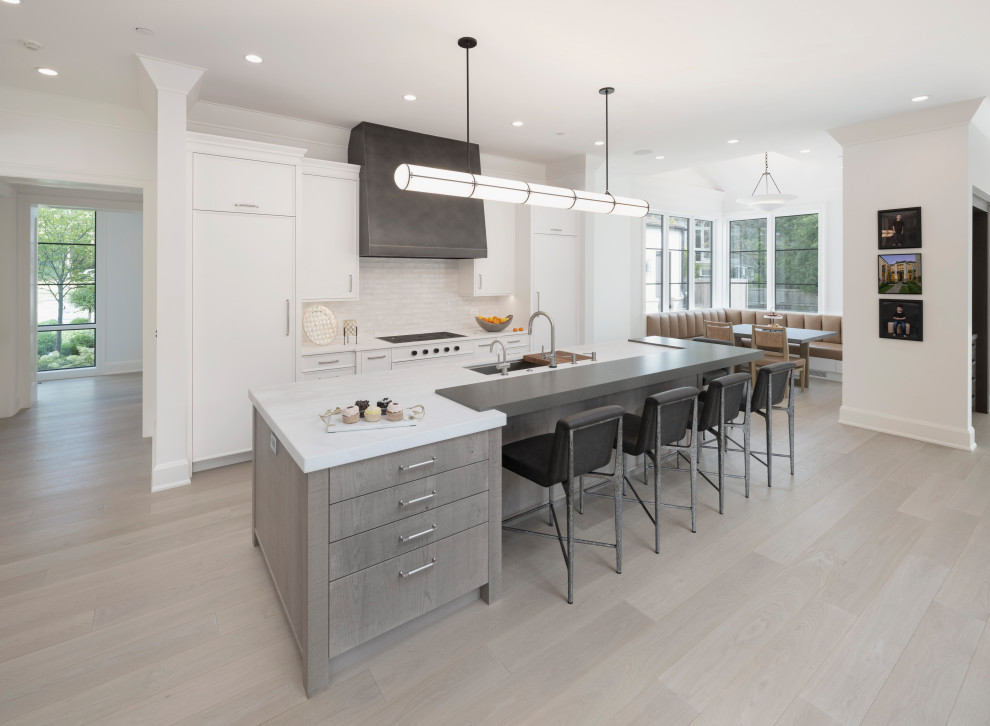 Transitional kitchen photo in Chicago