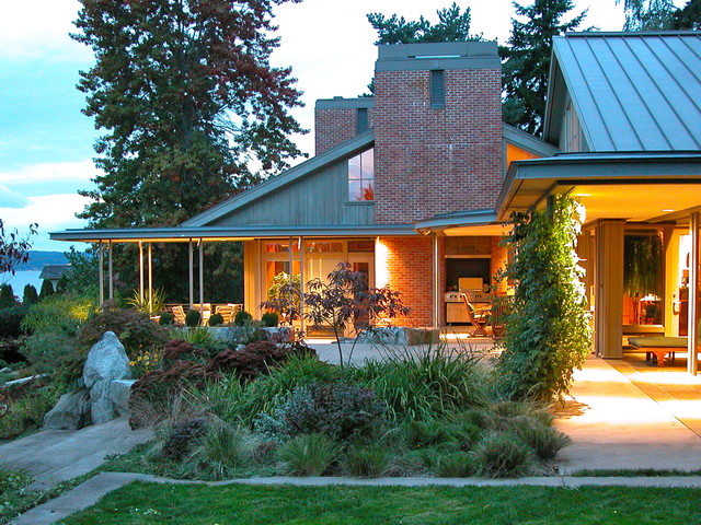 ext1 contemporary-house-exterior