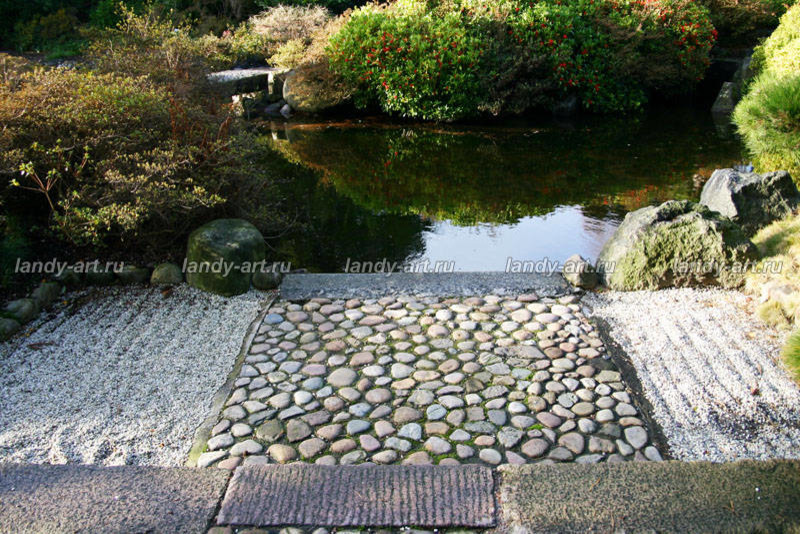 Мощение из натурального камня.