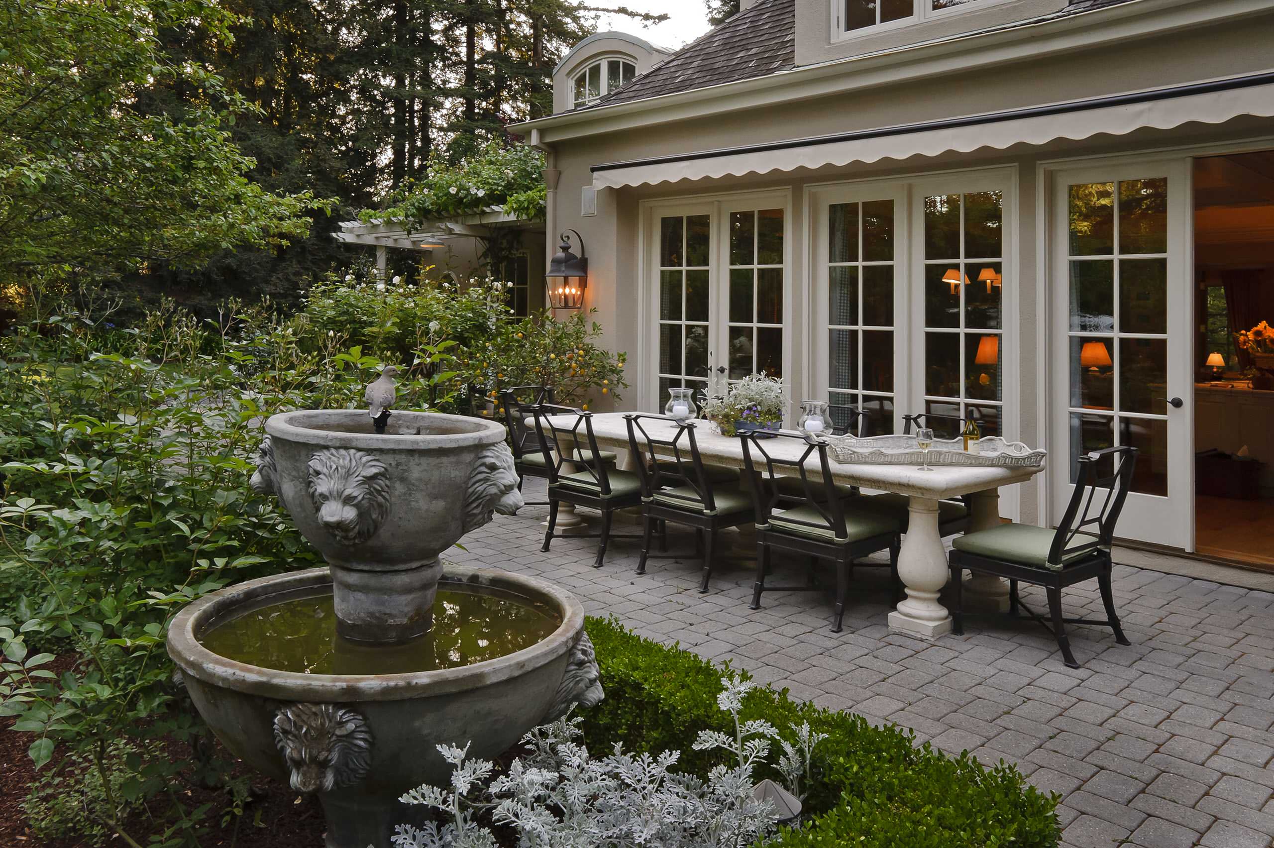 10 Fountains to Bring Your Garden to Life, image size:2560x1704