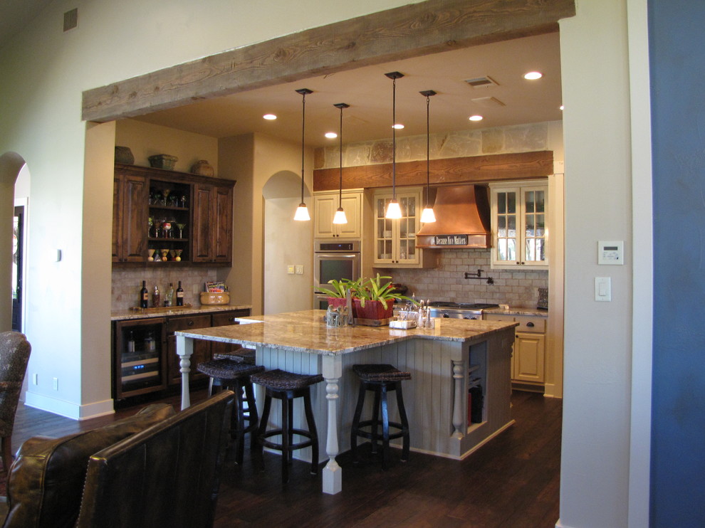 Inspiration for a transitional home design remodel in Austin
