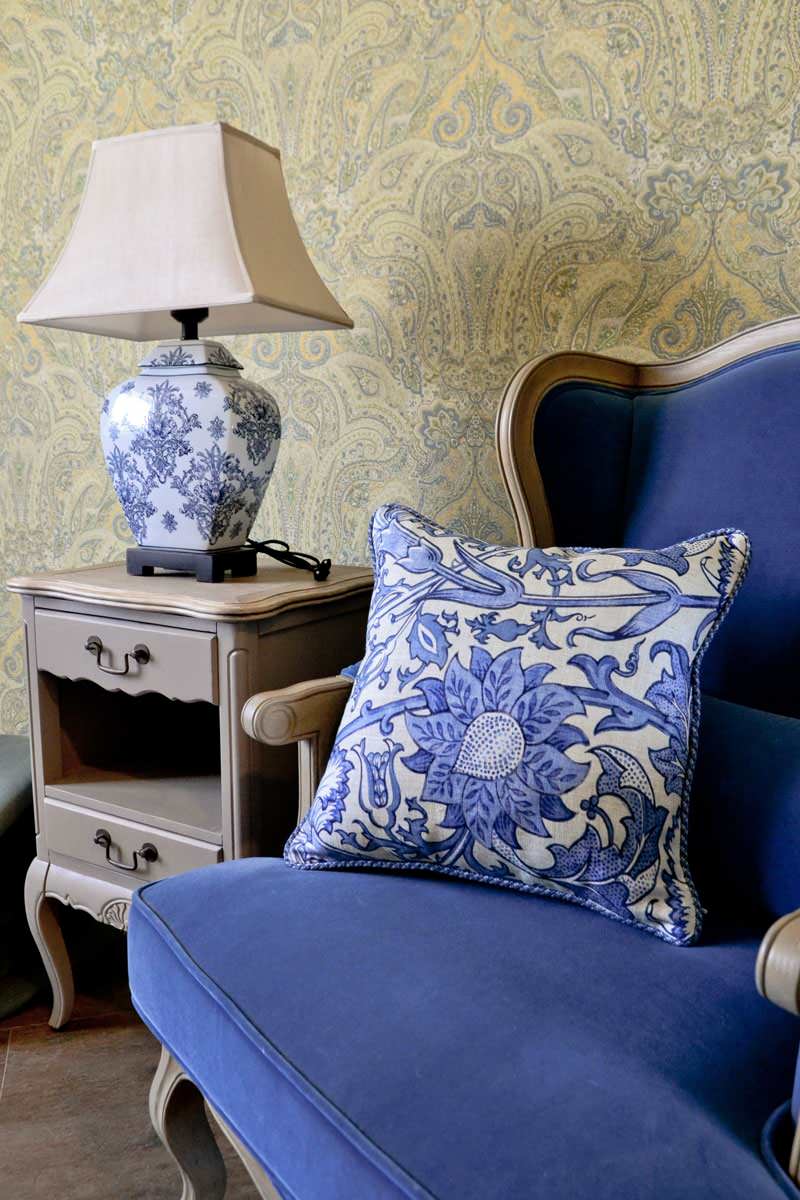 «Шкатулка из Оникса» декорирование квартиры: текстиль, обои, краски