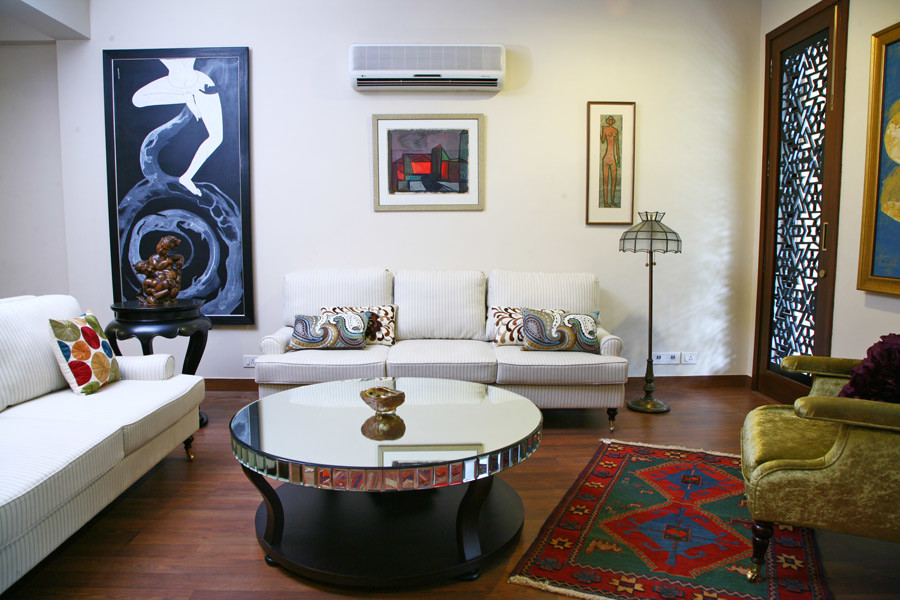 Design ideas for a living room in Delhi.