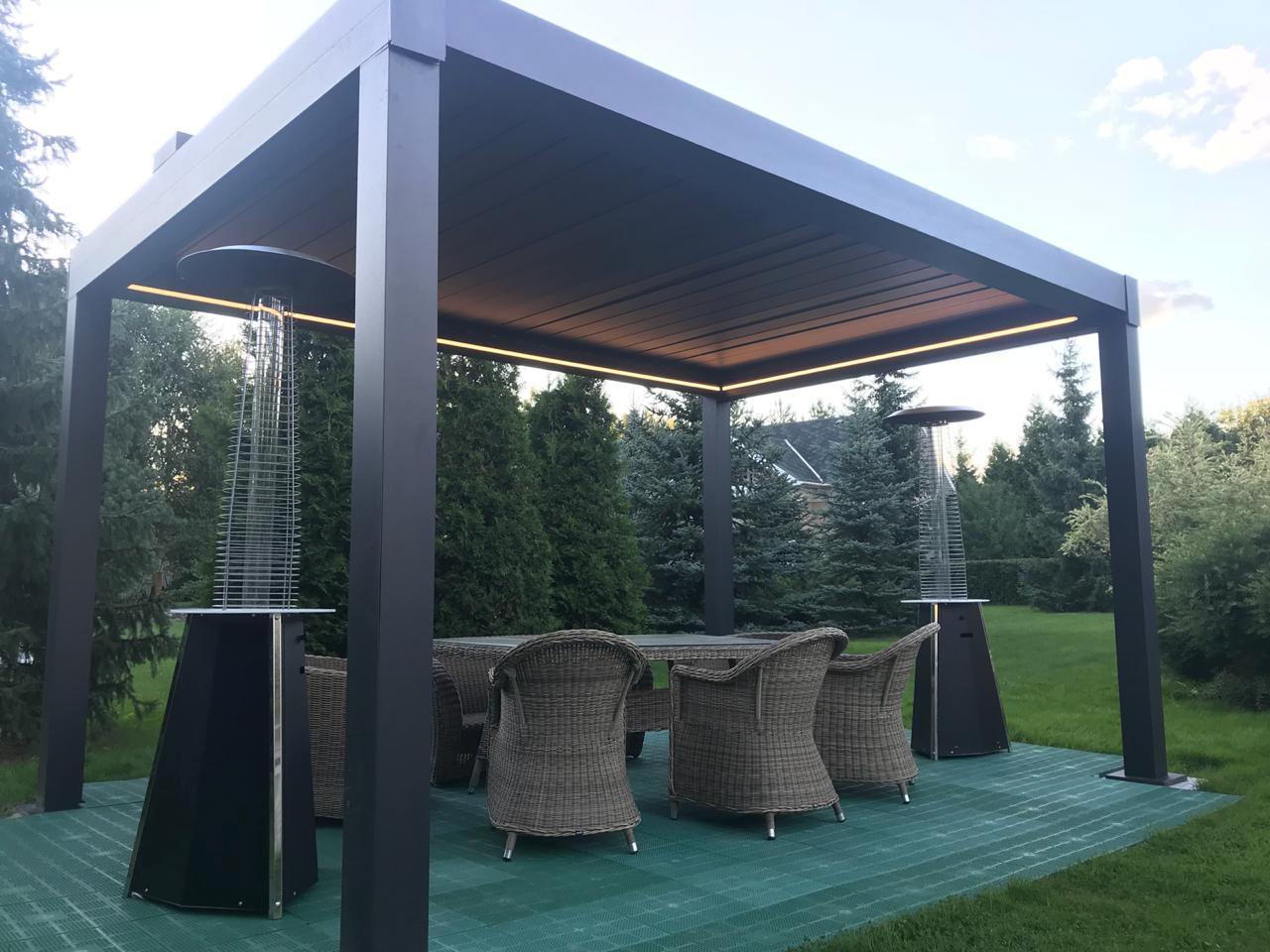 Пергола с поворотно-сдвижными ламелями