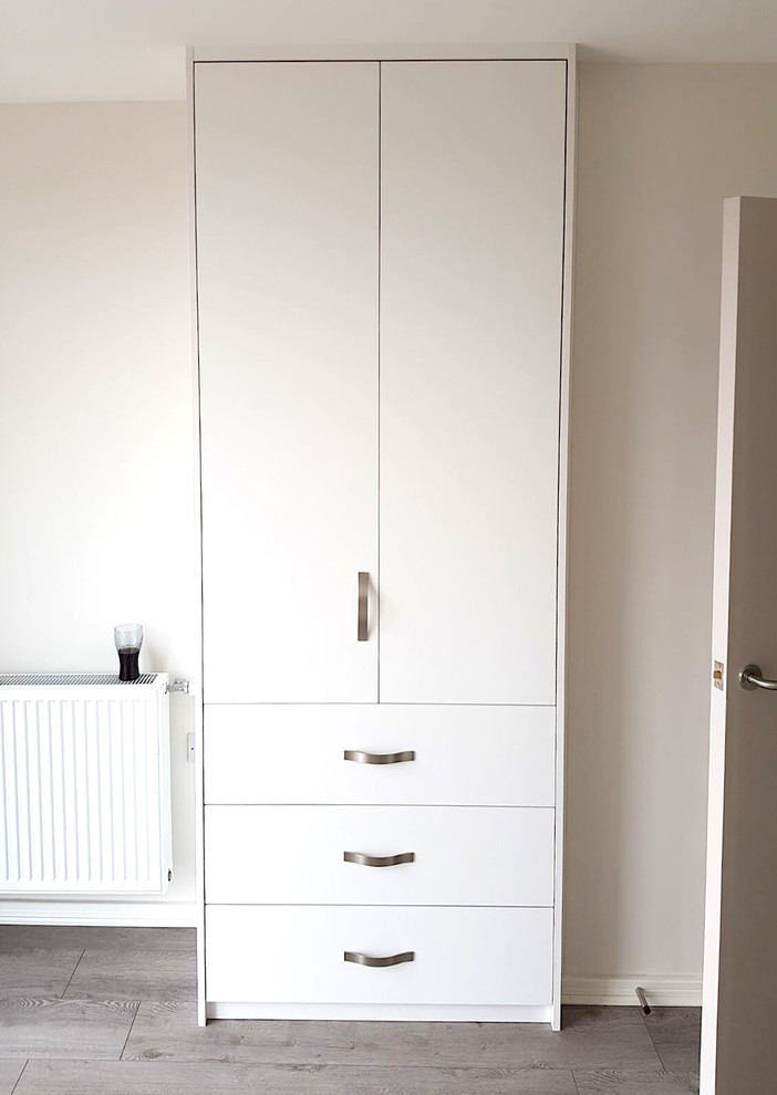 Compact White Wardrobe made to measure