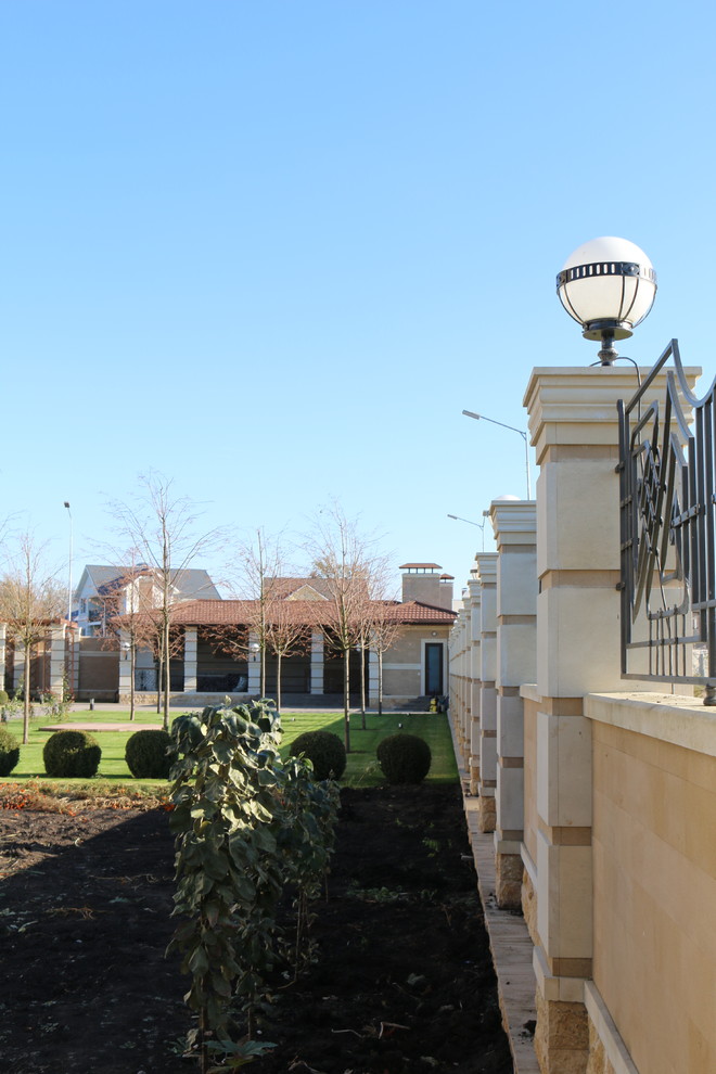 Усадьба с комплексом построек