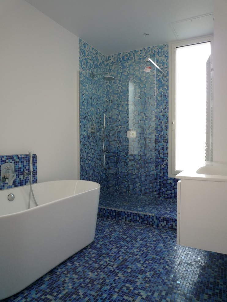 Photo of a mid-sized contemporary master bathroom in Paris with flat-panel cabinets, white cabinets, a freestanding tub, a curbless shower, multi-coloured tile, mosaic tile, white walls, mosaic tile floors, an integrated sink and quartzite benchtops.
