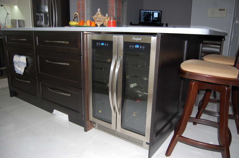 Inspiration for a transitional kitchen remodel in Toronto