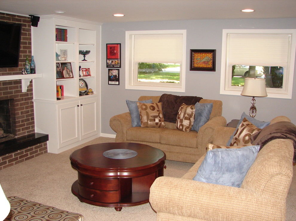 Transitional basement photo in Chicago
