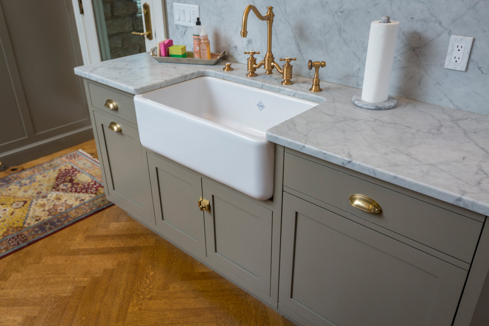 Transitional kitchen photo in Cincinnati