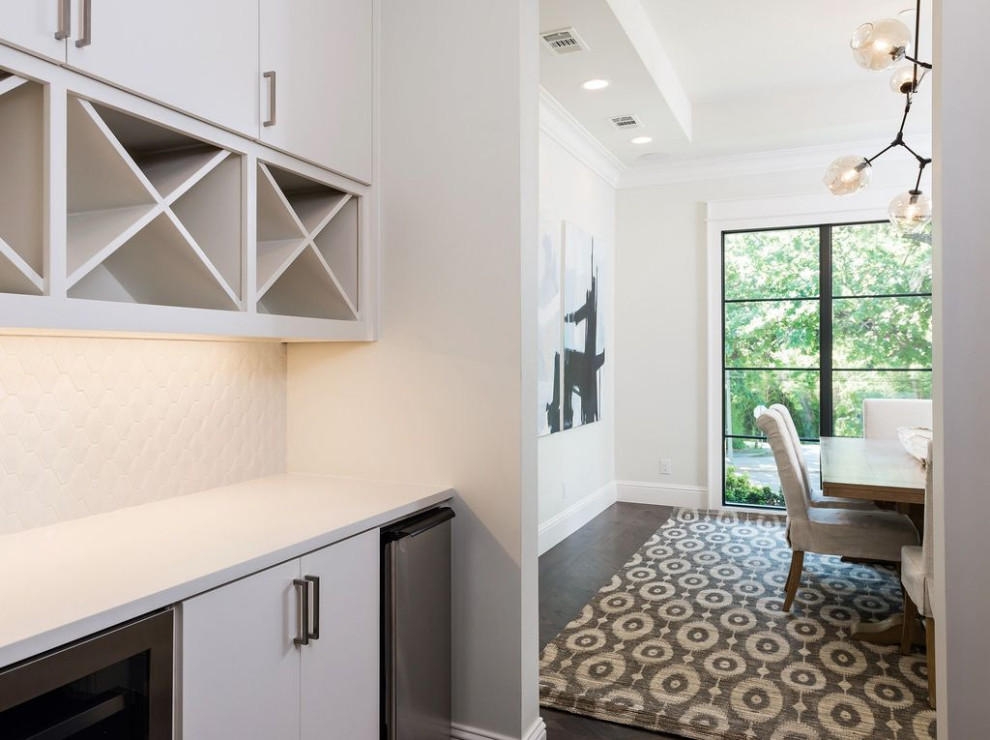 Transitional home design photo in Dallas