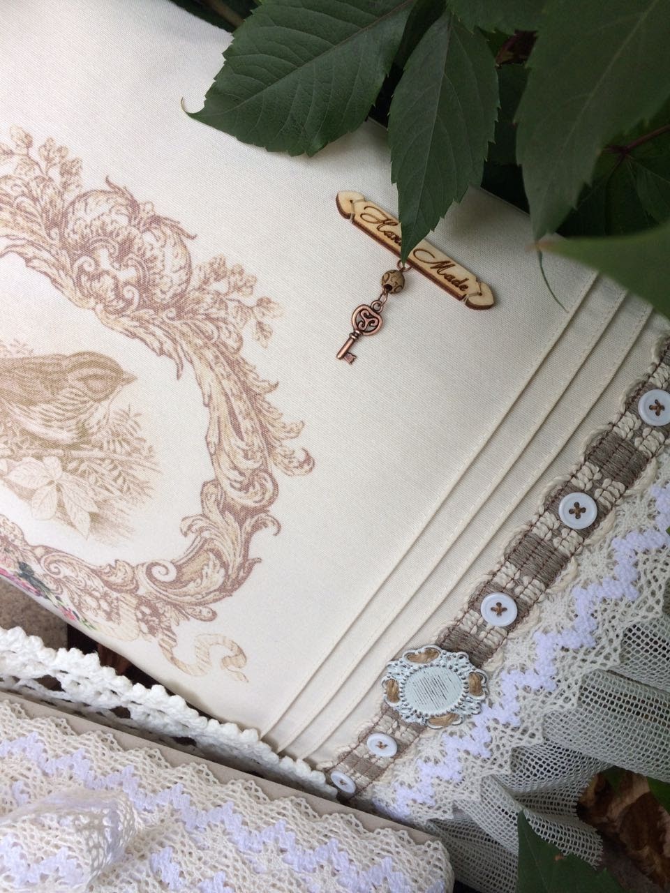 Декоративная подушка