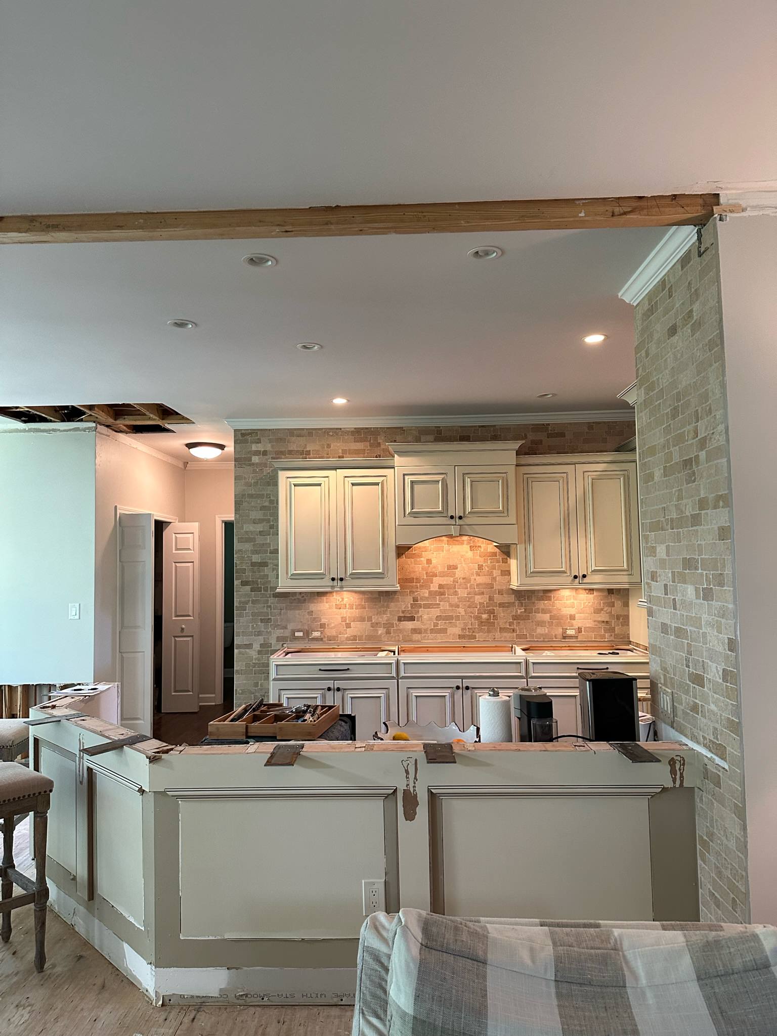 WOODSTOCK neutral transitional kitchen
