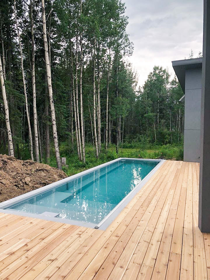 Transitional pool photo in Calgary