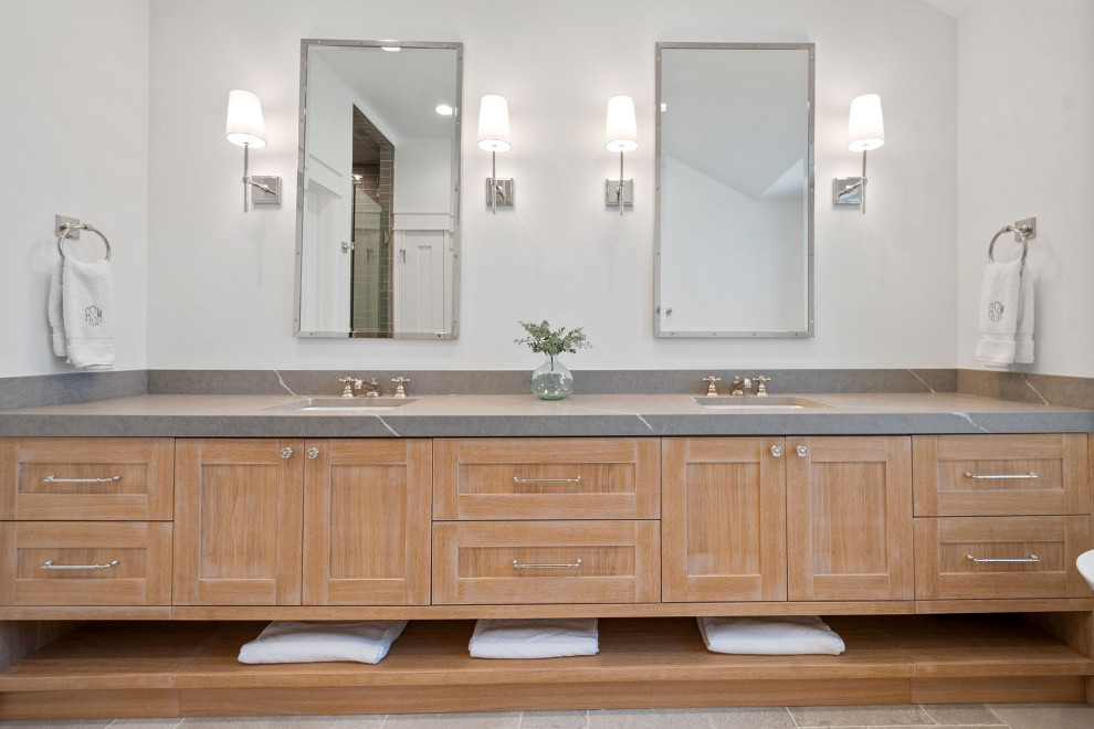 Inspiration for a transitional home design remodel in Chicago