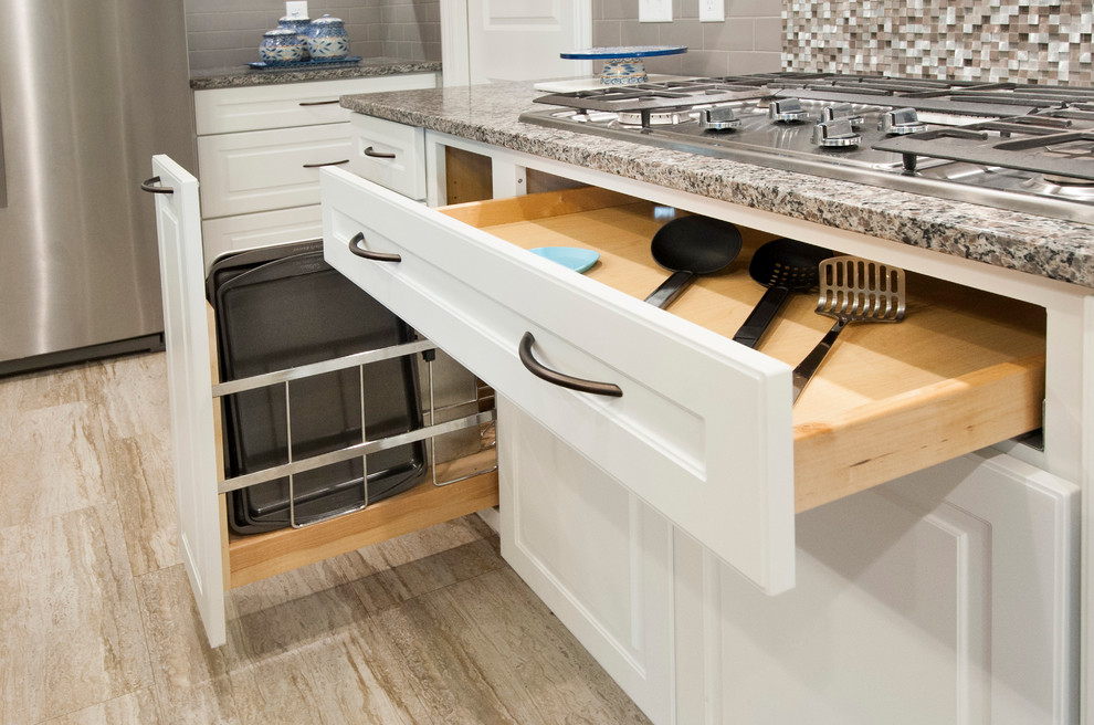 Transitional home design photo in Columbus