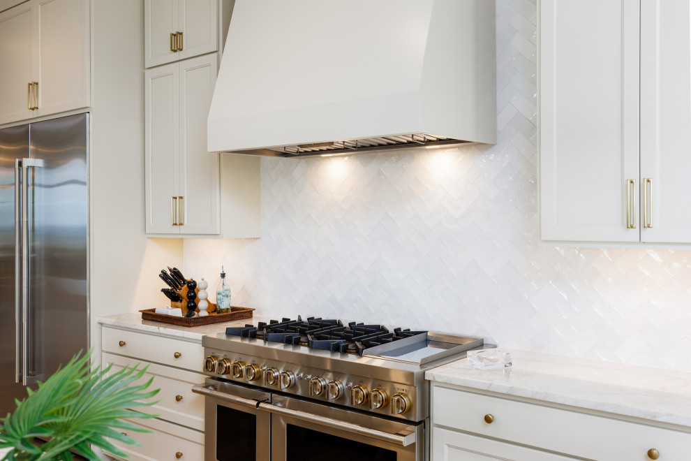 Inspiration for a transitional kitchen remodel in Austin