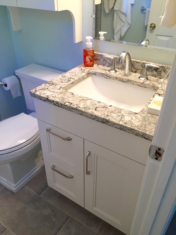 Small transitional master gray tile and porcelain tile porcelain tile home design photo in DC Metro with shaker cabinets, white cabinets, a two-piece toilet, green walls, an undermount sink and quartz countertops