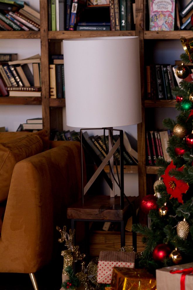 Композиция диван и латунный столик