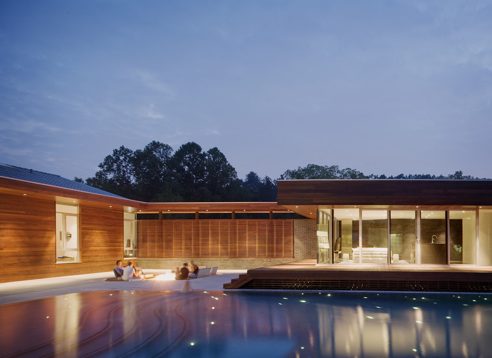 Inspiration for a contemporary pool in Kansas City.