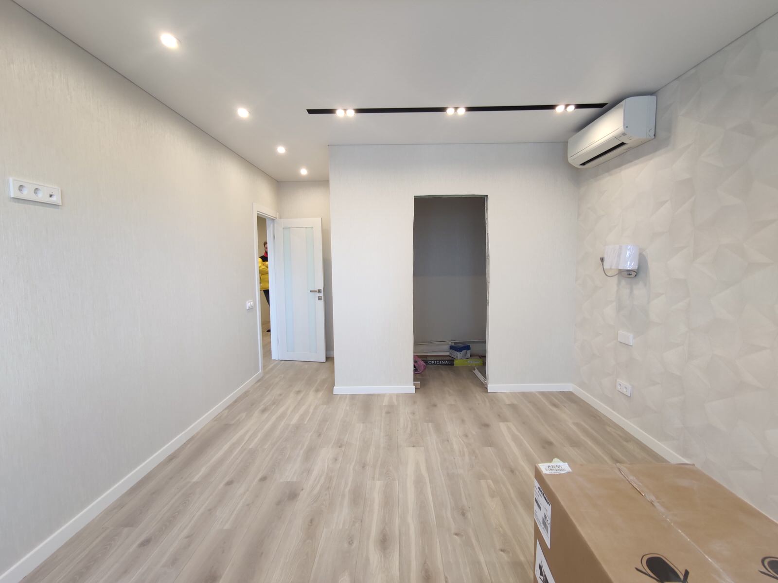 Гостиная с гардеробной