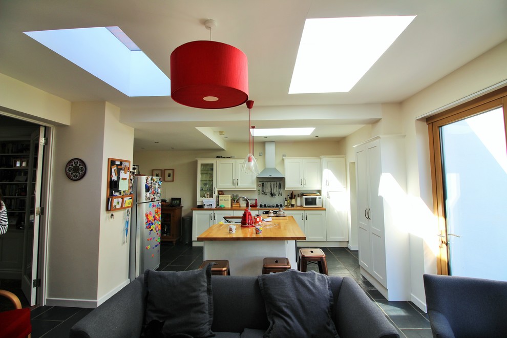 Photo of a contemporary kitchen in Belfast.