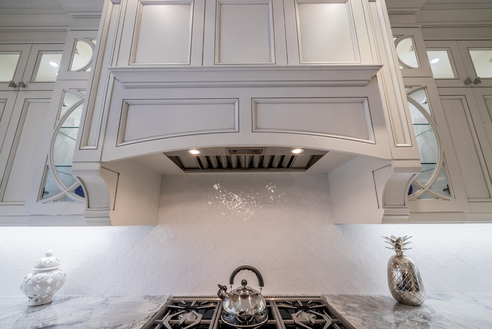 Example of a transitional kitchen design in Toronto