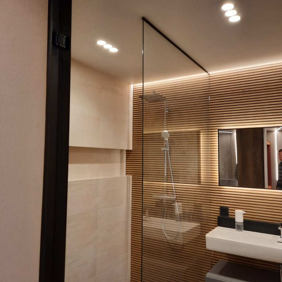 Стеклянная перегородка в душевую