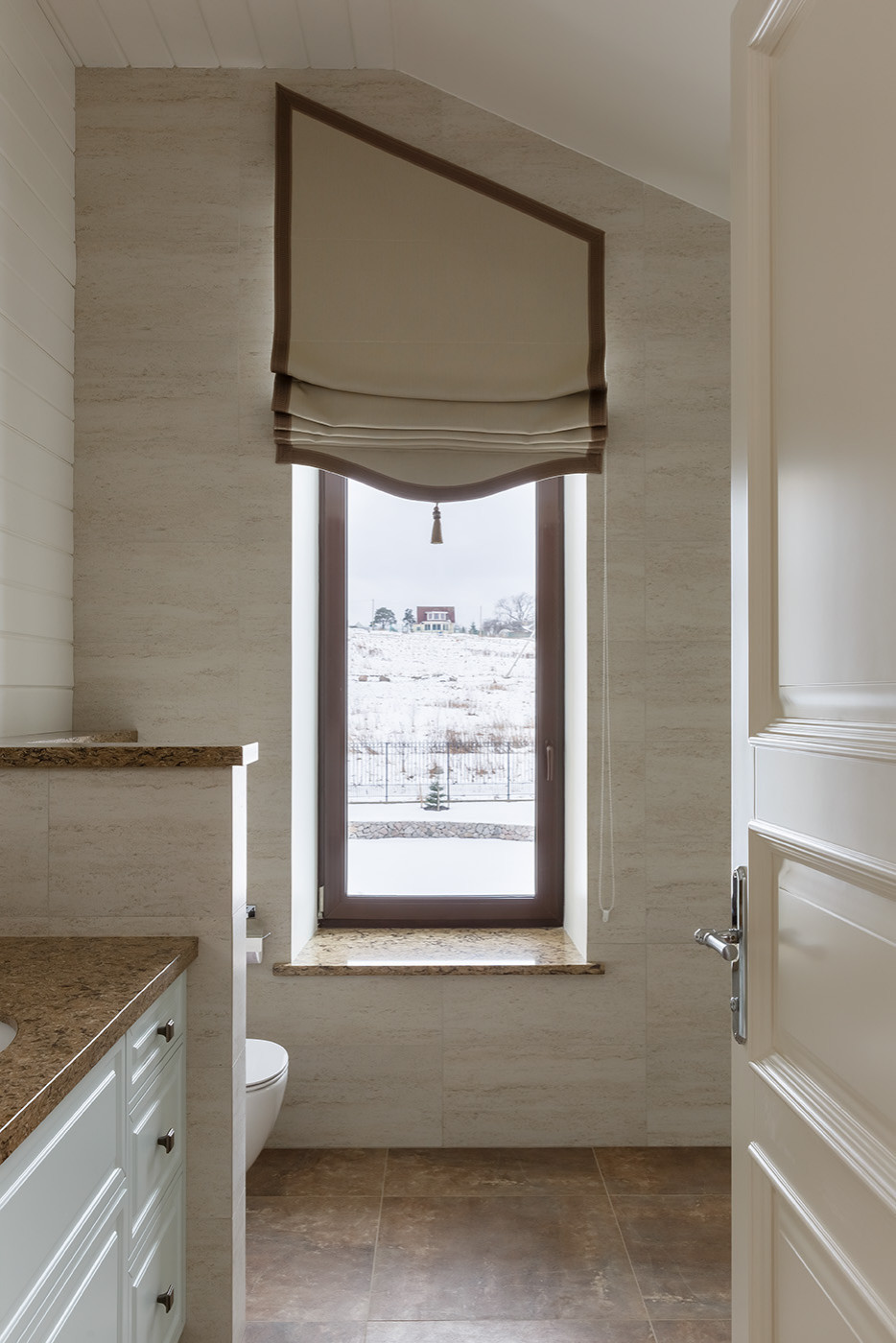 Дом на склоне