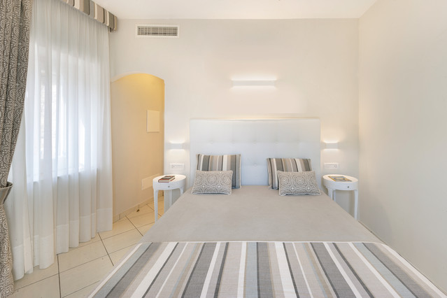 Camera Gerbera - dettaglio letto mediterranean-bedroom