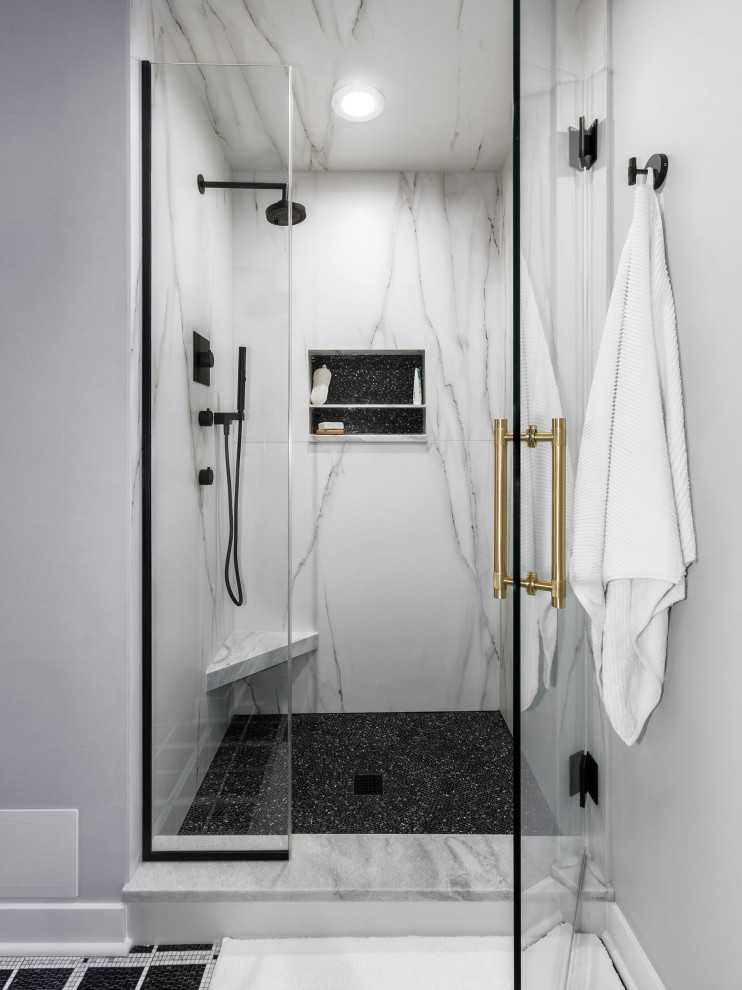 Bathroom - modern bathroom idea in Chicago