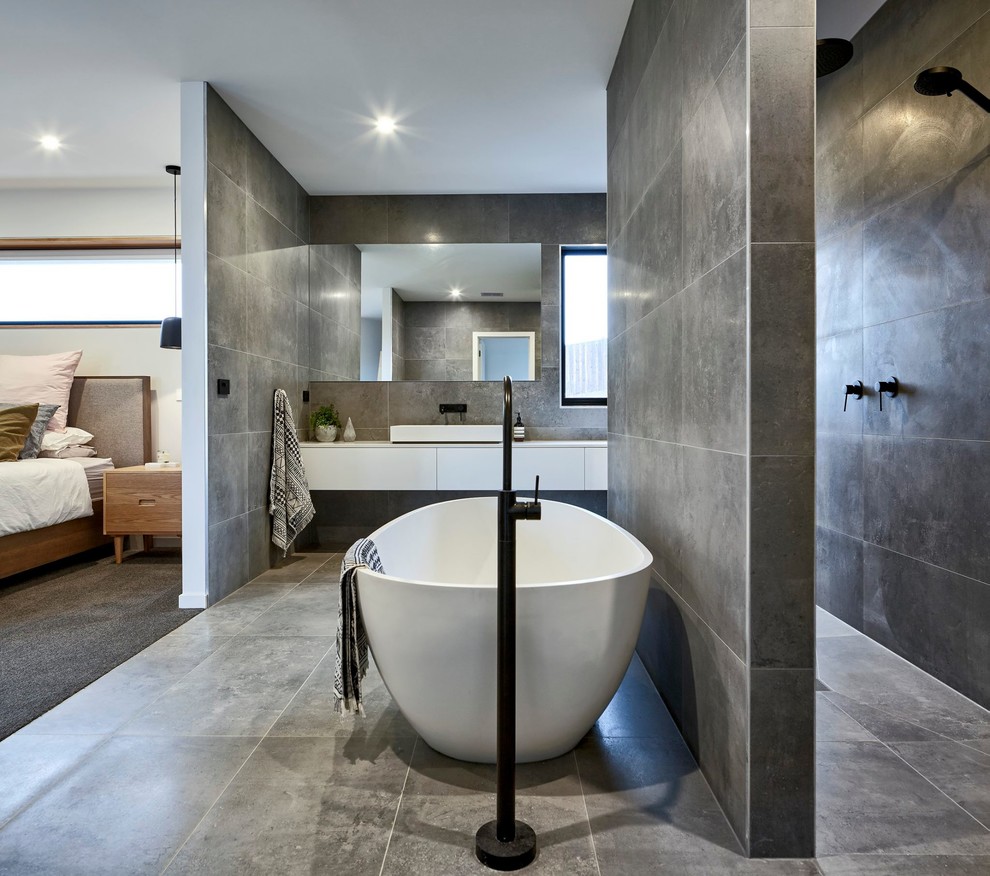 Photo of a contemporary bathroom in Melbourne.
