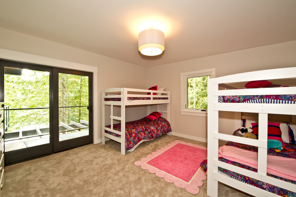 Photo of a mid-sized contemporary gender-neutral kids' bedroom for kids 4-10 years old in Vancouver with grey walls and carpet.