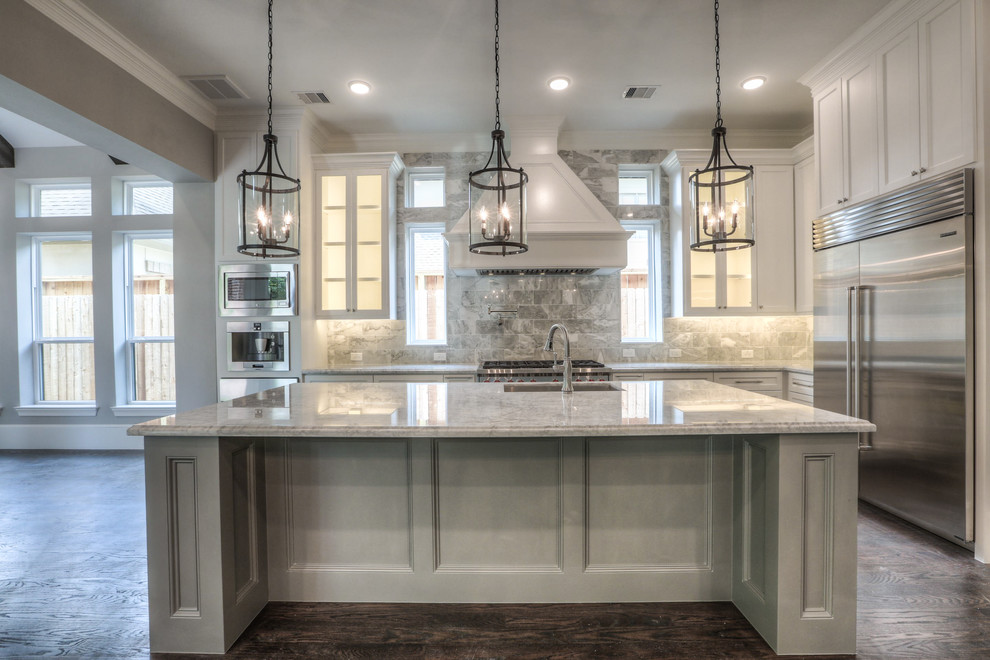 Inspiration for a transitional kitchen remodel in Houston