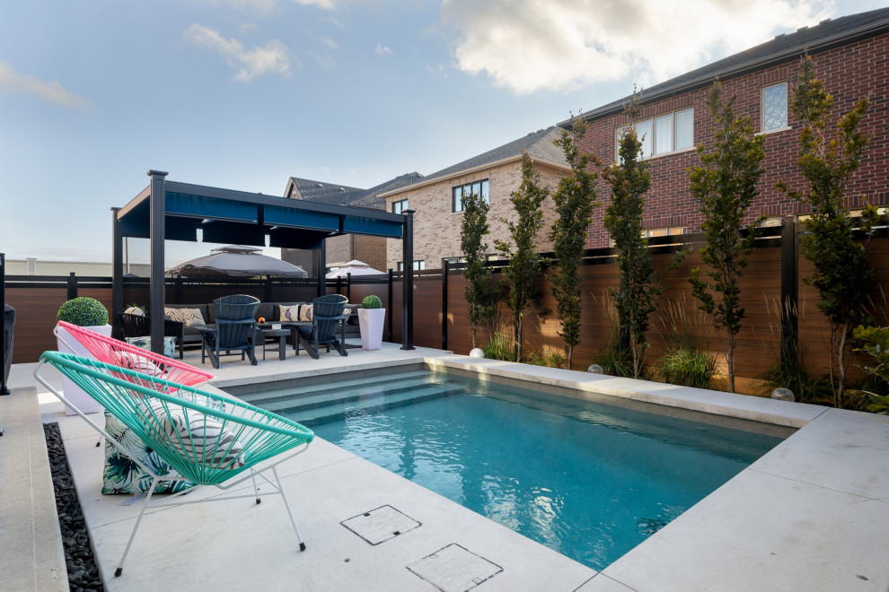 Idee per una piccola piscina classica rettangolare dietro casa con paesaggistica bordo piscina e lastre di cemento