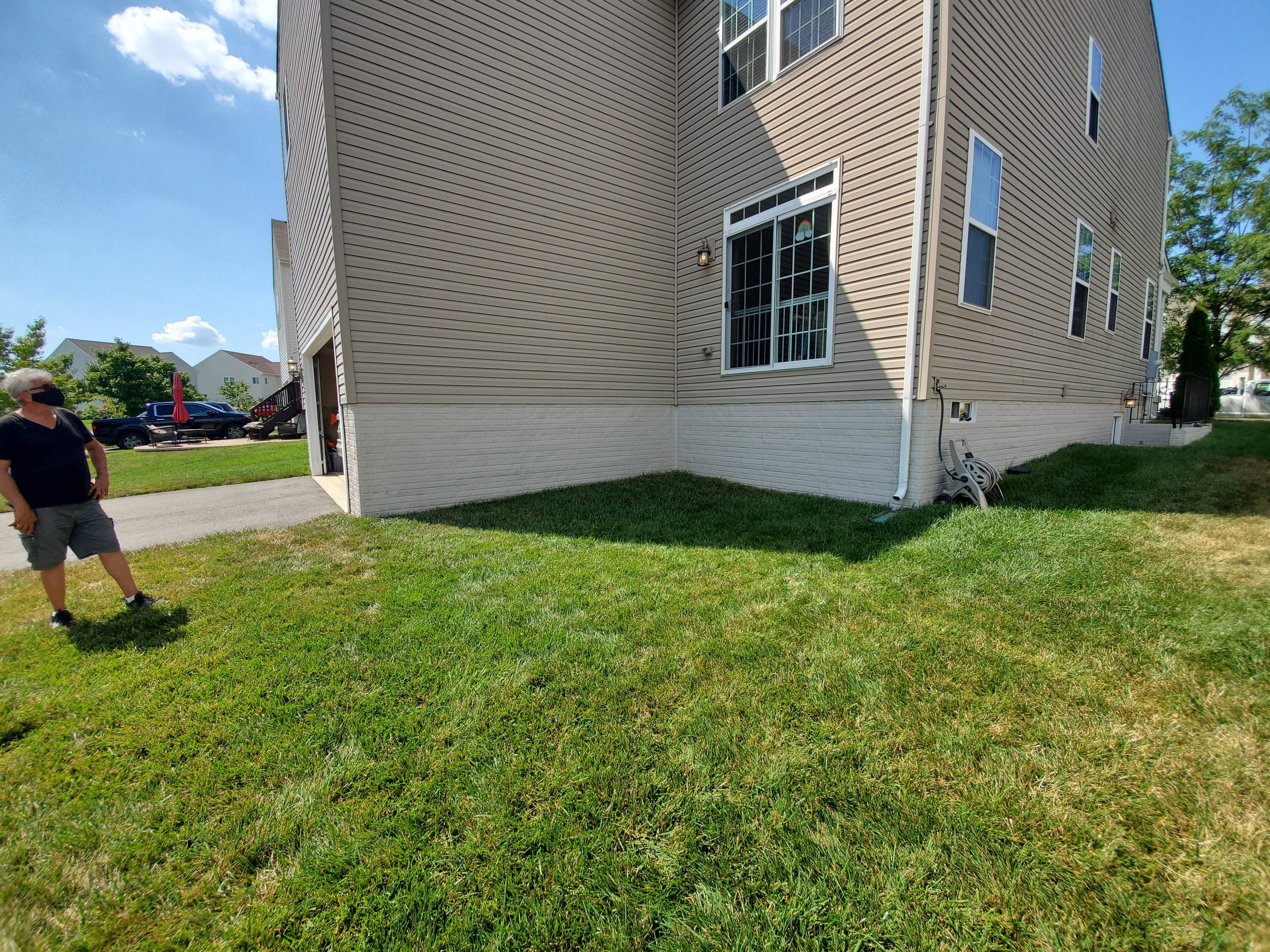 Screened in deck w/ outer walkway