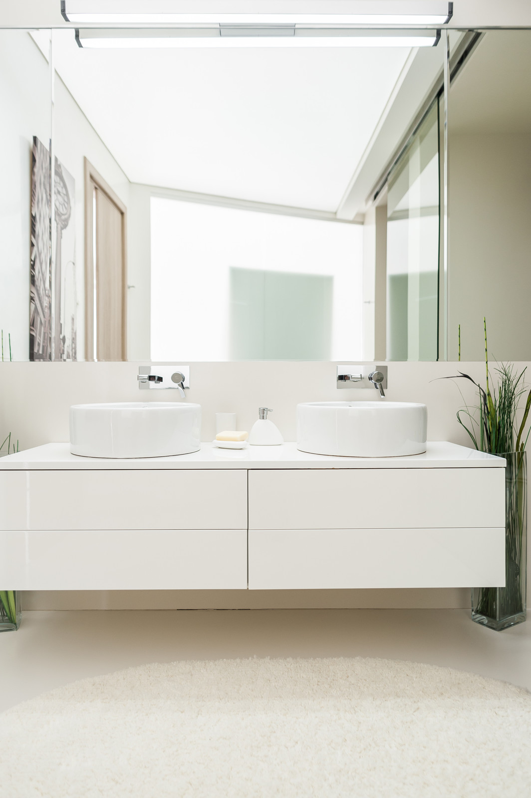 Светлый hi-tech