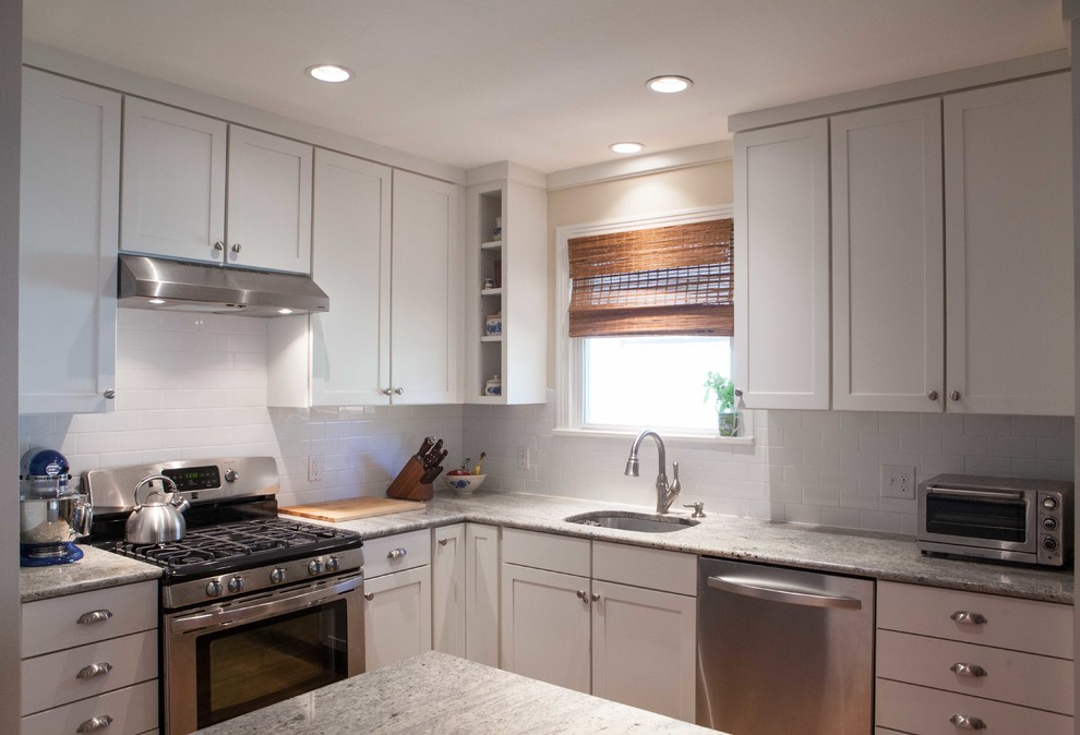 Transitional kitchen photo in Austin