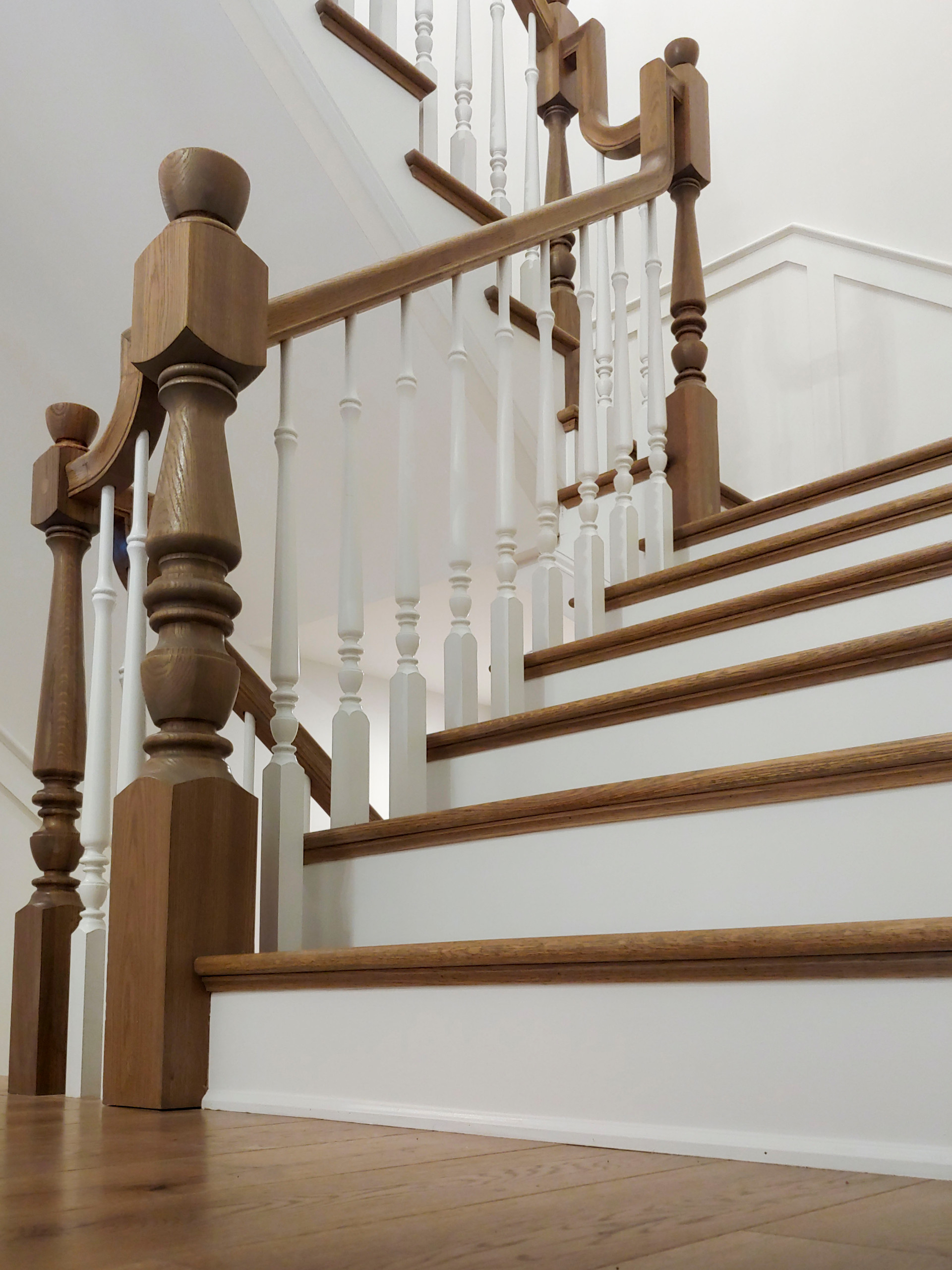 103_Classic Staircase with Stunning Handcrafted Oak Railing System, Aldie VA 201