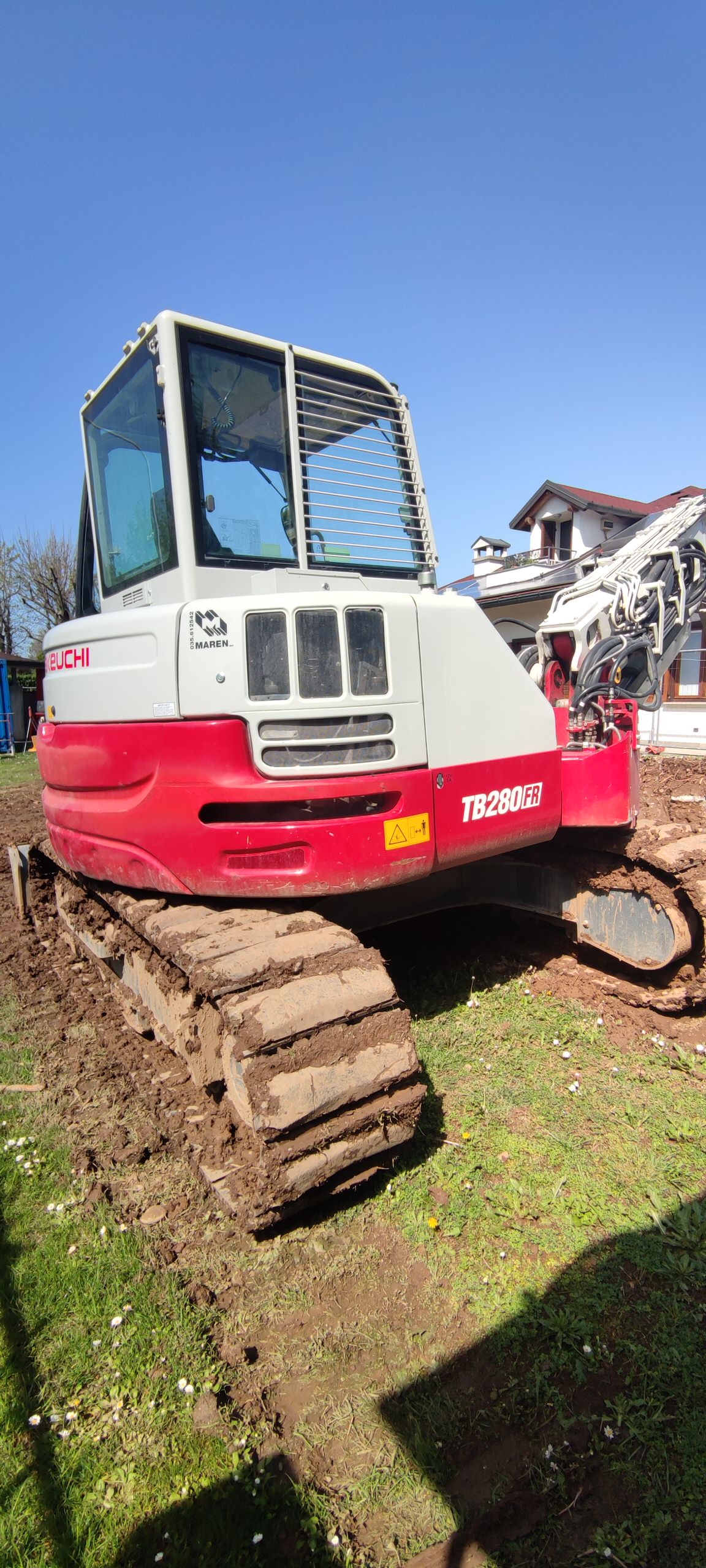 la bestiaccia distruggi giardino!