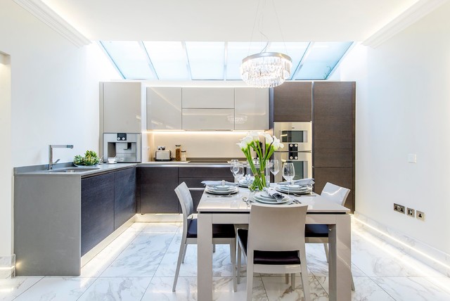 Dining In contemporary-koek
