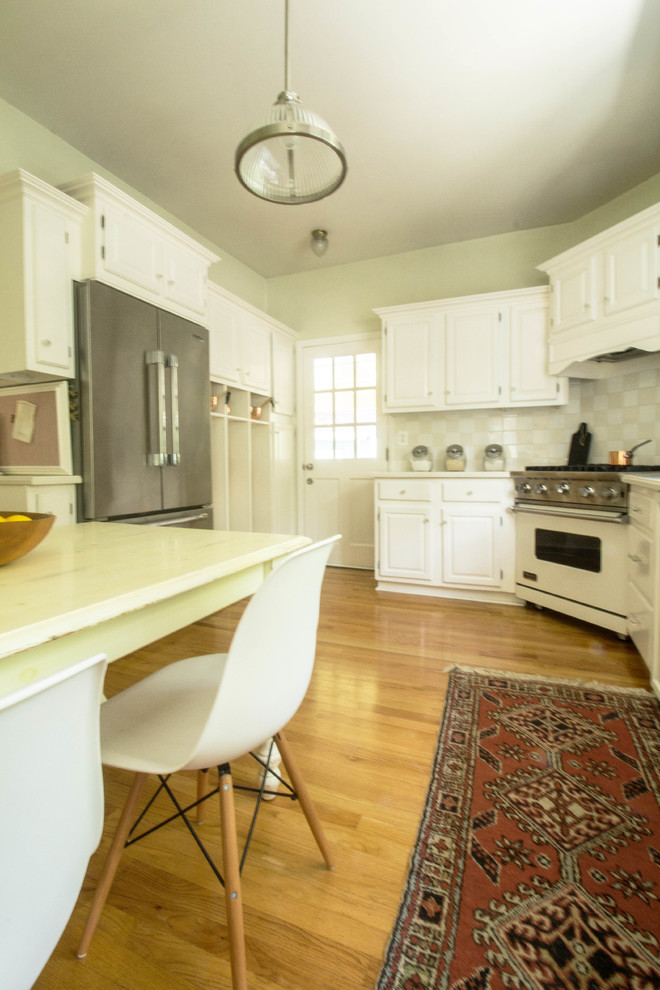 Farmhouse kitchen photo in New York