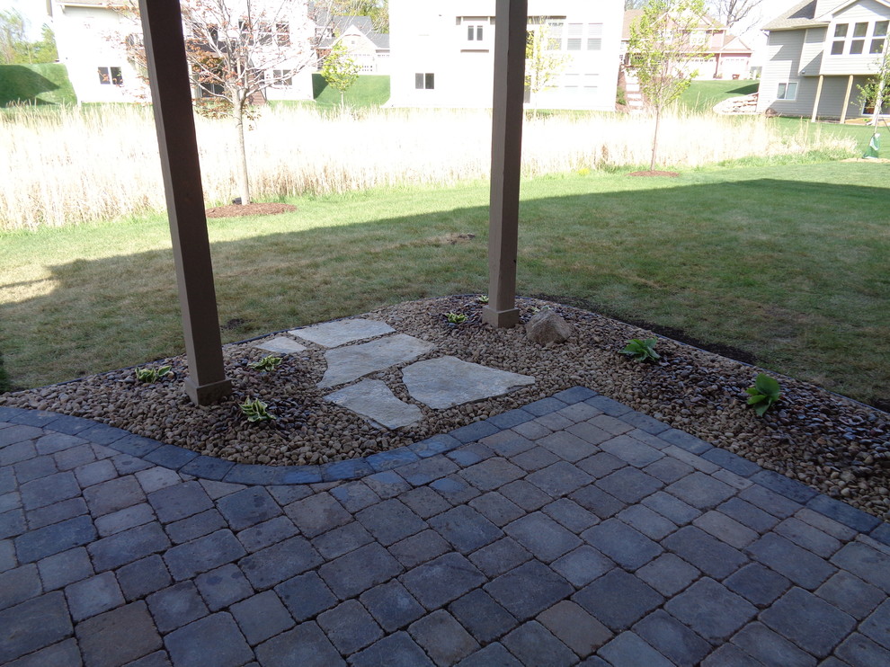 This is an example of a contemporary patio in Minneapolis.