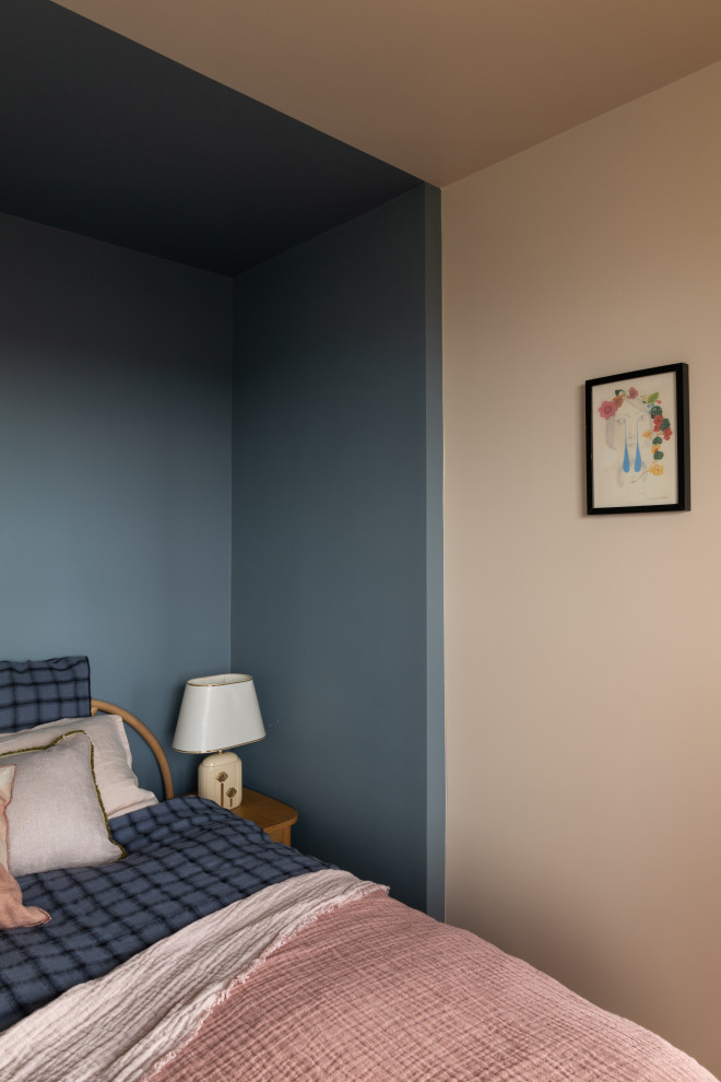 Détail du lit et de la chambre principale